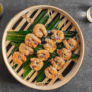 Essayez Cette Recette Simple Et Facile De Crevettes Grillées Au Gingembre, Accompagnées Du Meilleur Rhum Arrangé Suisse, Une Fusion Artisanale De Menthe Et De Gingembre. Un Apéro Original, L'essence D'une Entrée Simple Et Savoureuse.